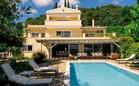 Villa Fioraki